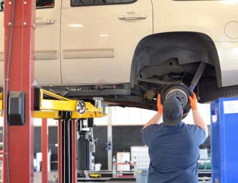 Mechanic completes free brake check in San Marcos TX