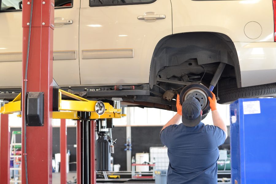 Mechanic completes free brake check in San Marcos TX