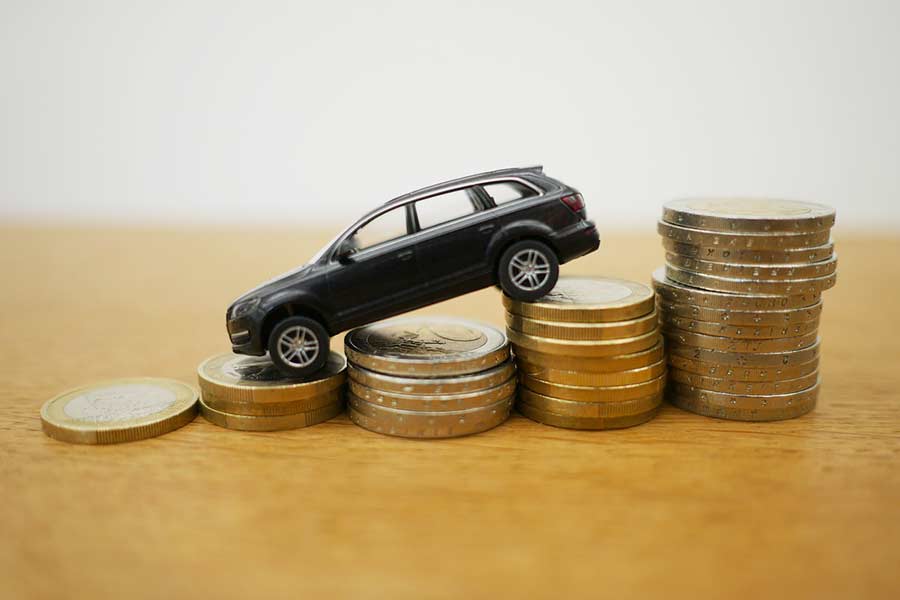 Illustration of an SUV on stacks of coins