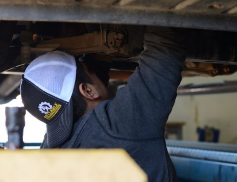 Auto mechanic in Buda with hat