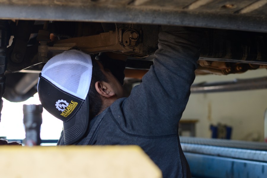 Auto mechanic in Buda with hat